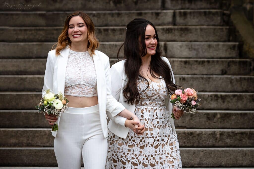 Fotografie bei einer standesamtlichen Hochzeit von zwei wunderschönen Frauen